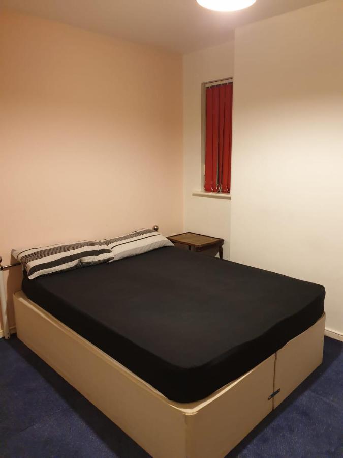 2 Plus Bedrooms Comfort Apartment Bolton Exterior photo